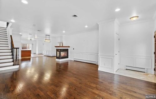 19 Cleveland Pl, Palisades Park NJ  07650-1103 exterior