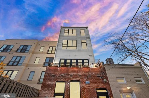 732 15th St, Washington DC  20003-3019 exterior