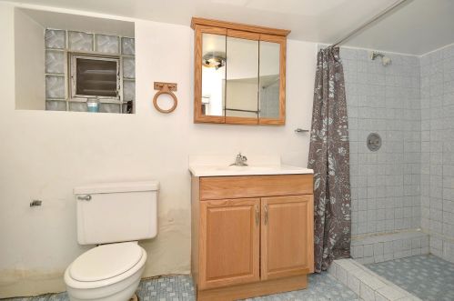 3854 Claremont Ave, Chicago IL 60618-3820 exterior