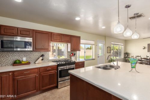 2710 Cinnabar Ave, Phoenix AZ 85020-1815 exterior