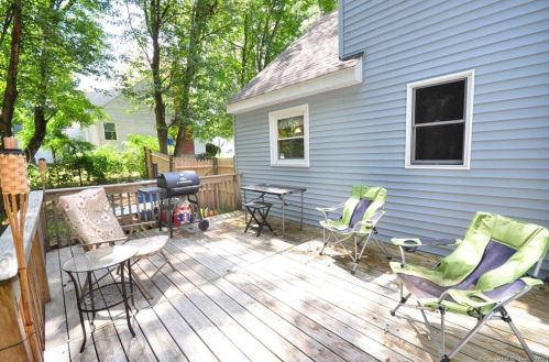 81 White St, Manchester CT 06042-3127 exterior