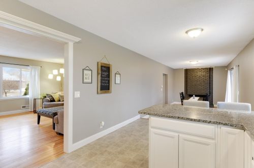 981 Cortland Dr, Saint Paul MN 55124-8910 exterior