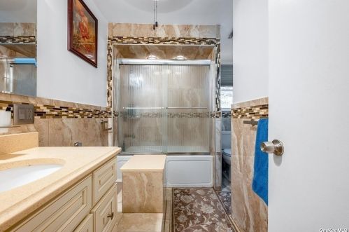 1660 Arkansas Dr, Valley Stream NY 11580-1804 exterior