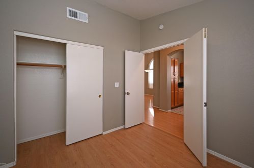 7043 28th Ave, Phoenix AZ  85051-8452 exterior