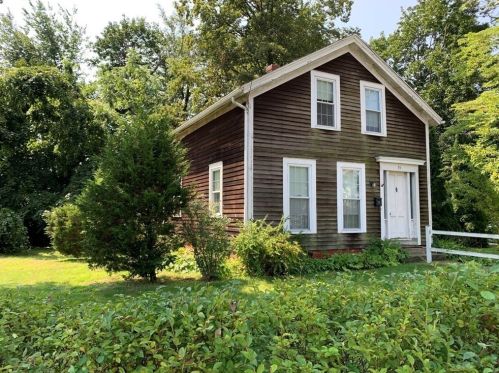 93 Kings Hwy, West Springfield, MA 01089-2528