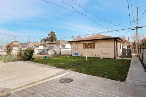 5655 Kenneth Ave, Chicago IL 60646-5907 exterior