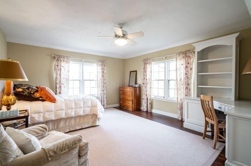 7425 Grand Pkwy, Milwaukee WI 53213-3566 exterior