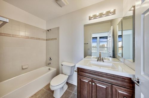 1924 Lotus Ave, Chicago IL 60639-1435 exterior