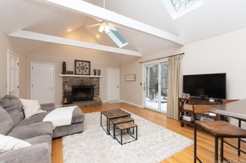 29 Kensett Ave, Wilton CT 06897-4401 exterior