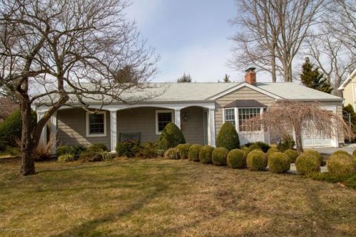 102 Beechwood Dr, Red Bank, NJ 07702