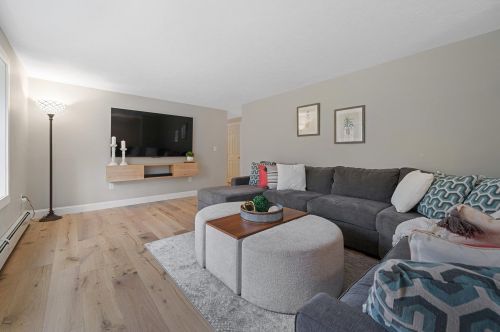 19 Laurel Dr, Concord NH  03304-4321 exterior