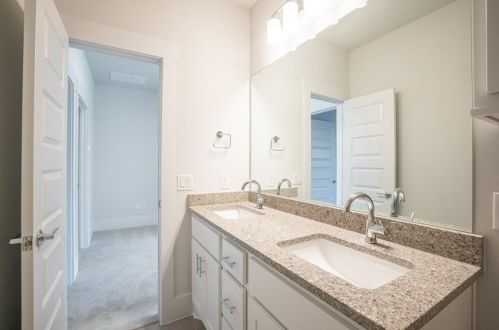 2011 Belford Dr, Austin TX 78757-8207 exterior