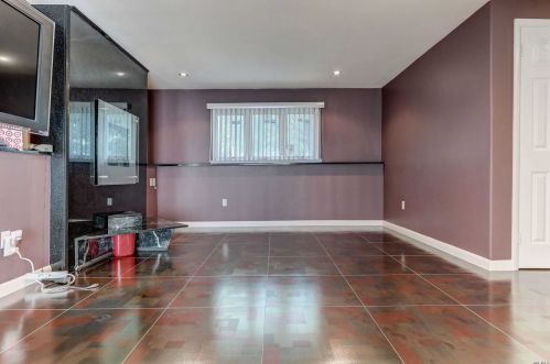 71 Euclid St, Valley Stream NY 11580-4148 exterior