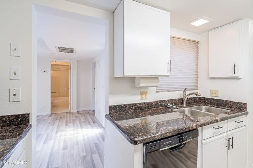 1164 Cheryl Dr, Phoenix AZ 85028-4412 exterior