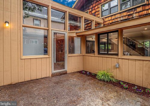 635 Parkway Ave, Trenton NJ  08618-2723 exterior