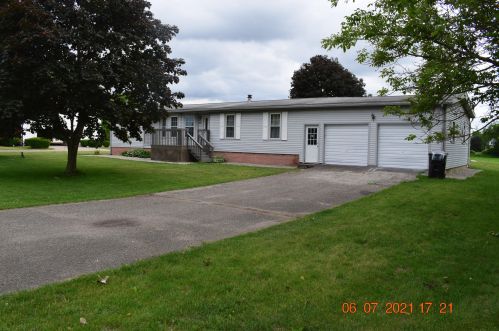 985 Sunset Dr, Quincy, MI 49082-9791