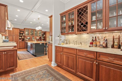 1 North St, Greenwich CT 06831-2701 exterior