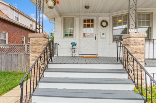 3239 9th St, Milwaukee, WI 53206-3251