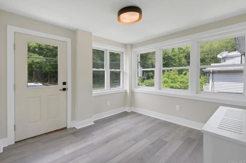 11 Hutchinson Blvd, Mount Vernon NY 10552-2510 exterior