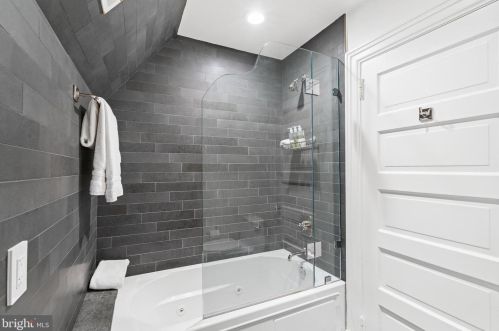 2446 Kalorama Rd, Washington DC 20008-1625 exterior