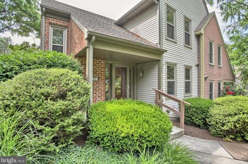 483 Cook Ct, Hummelstown, PA 17036-9136