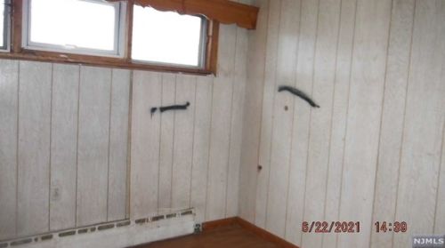 118 Dixon Ave, Paterson NJ  07501-2524 exterior