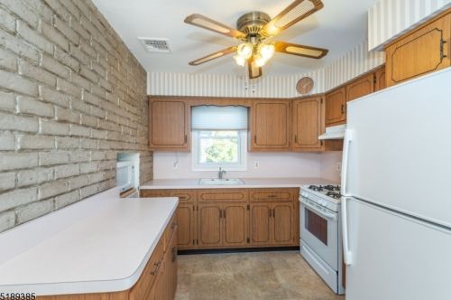 600 Lk Shr Dr, Parsippany NJ 07054-3652 exterior