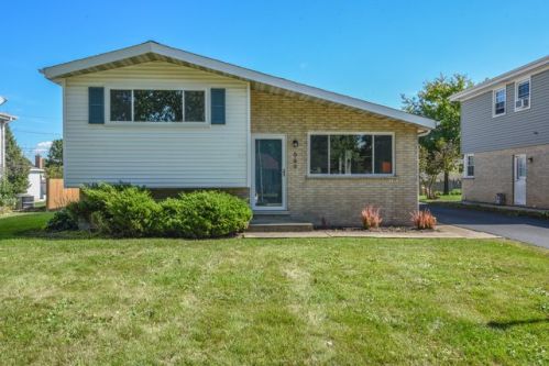 669 Indiana St, Elmhurst, IL 60126-1957