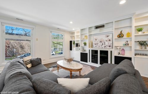 1733 Hoyne Ave, Chicago IL 60647-5541 exterior