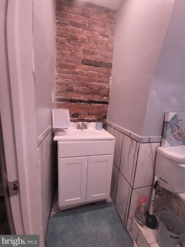 1124 Fillmore St, Philadelphia PA 19124-2927 exterior