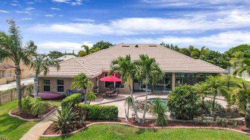 2718 Eagle Dr, Fort Pierce FL 34984-8913 exterior