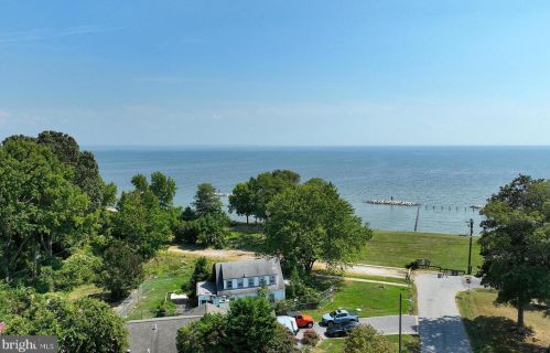 100 Oakford Ave, Edgewater, MD 21037-4913