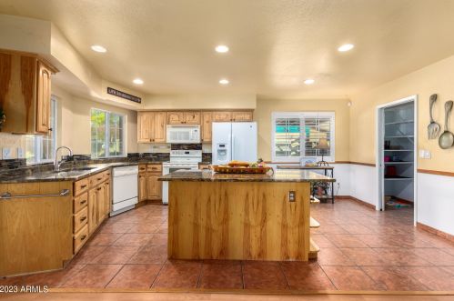 16450 47 Pl, Phoenix AZ 85018-2905 exterior