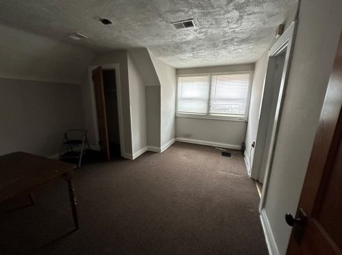 160 Highland Ave, Pittsburgh PA 15229-2715 exterior