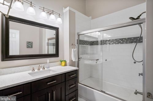 6005 Kestner Cir, Alexandria VA  22315-4834 exterior