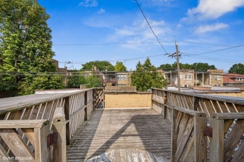 6710 Artesian Ave, Chicago IL 60645-5301 exterior