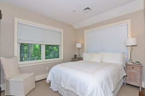 151 Allston Ave, Middletown RI 02842-5803 exterior