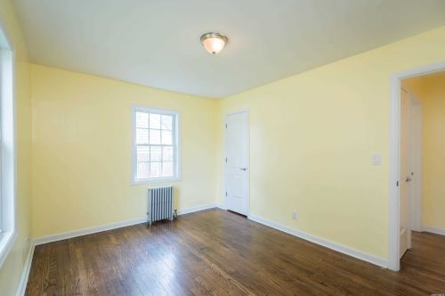 34 7 Ave, Huntington Station NY 11746-2208 exterior