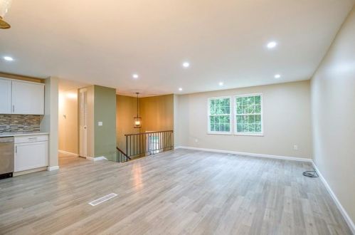 134 Crestwood Dr, Pittsburgh PA  15209-1008 exterior