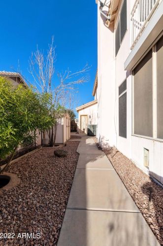 2737 Amberwood Dr, Phoenix AZ 85045-4208 exterior