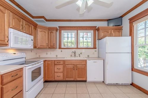 201 Longmeadow St, Springfield MA 01106-1337 exterior