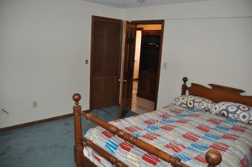 8 Brookwood Dr, Concord NH 03301-1800 exterior