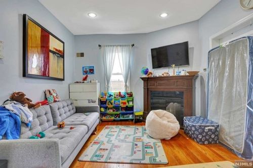 35 Hilliard Ave, Edgewater NJ 07020-1256 exterior