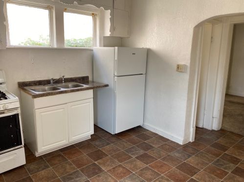 1427 81, Milwaukee WI 53222-3809 exterior