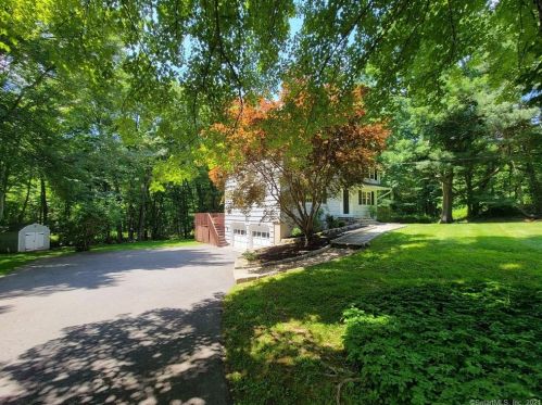 60 Langstroth Dr, Ridgefield, CT 06877-1308