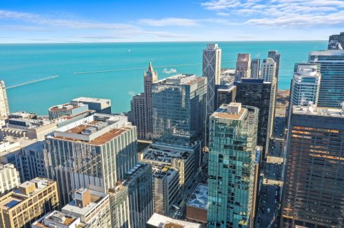 600 Fairbanks Ct, Chicago IL 60611-5410 exterior