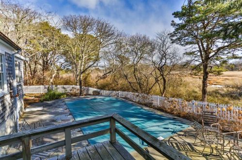 360 Windjammer Ln, Eastham MA 02642-3436 exterior