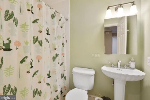 9 Bethayres Ct, Rockville MD 20855-2020 exterior