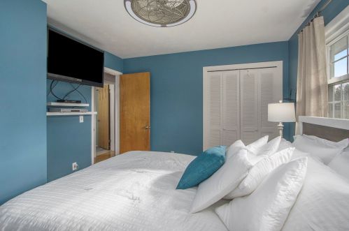 223 Barberry Ave, Kalamazoo MI 49002-6205 exterior