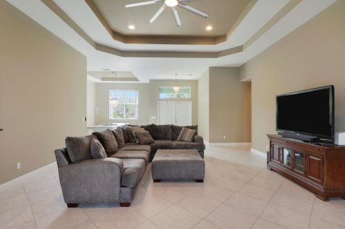 4904 Palmetto Dr, Fort Pierce FL 34982-3222 exterior